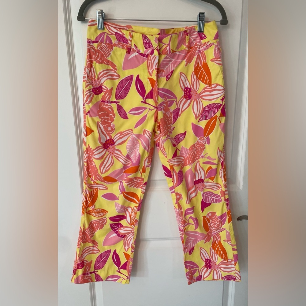 Vintage Lilly Pulitzer Colorful Pacific
Wing Parrot Capri Pants Size 4